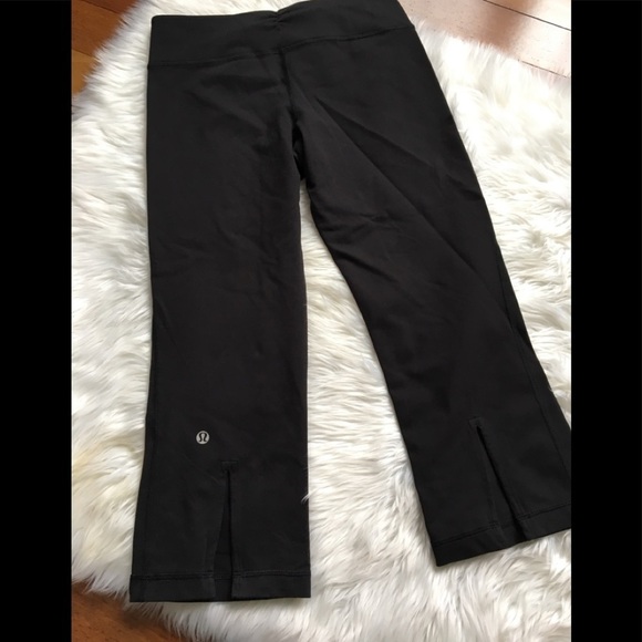 🍋 Lululemon  Gather & Crow Black Crop 4 - Picture 1 of 8